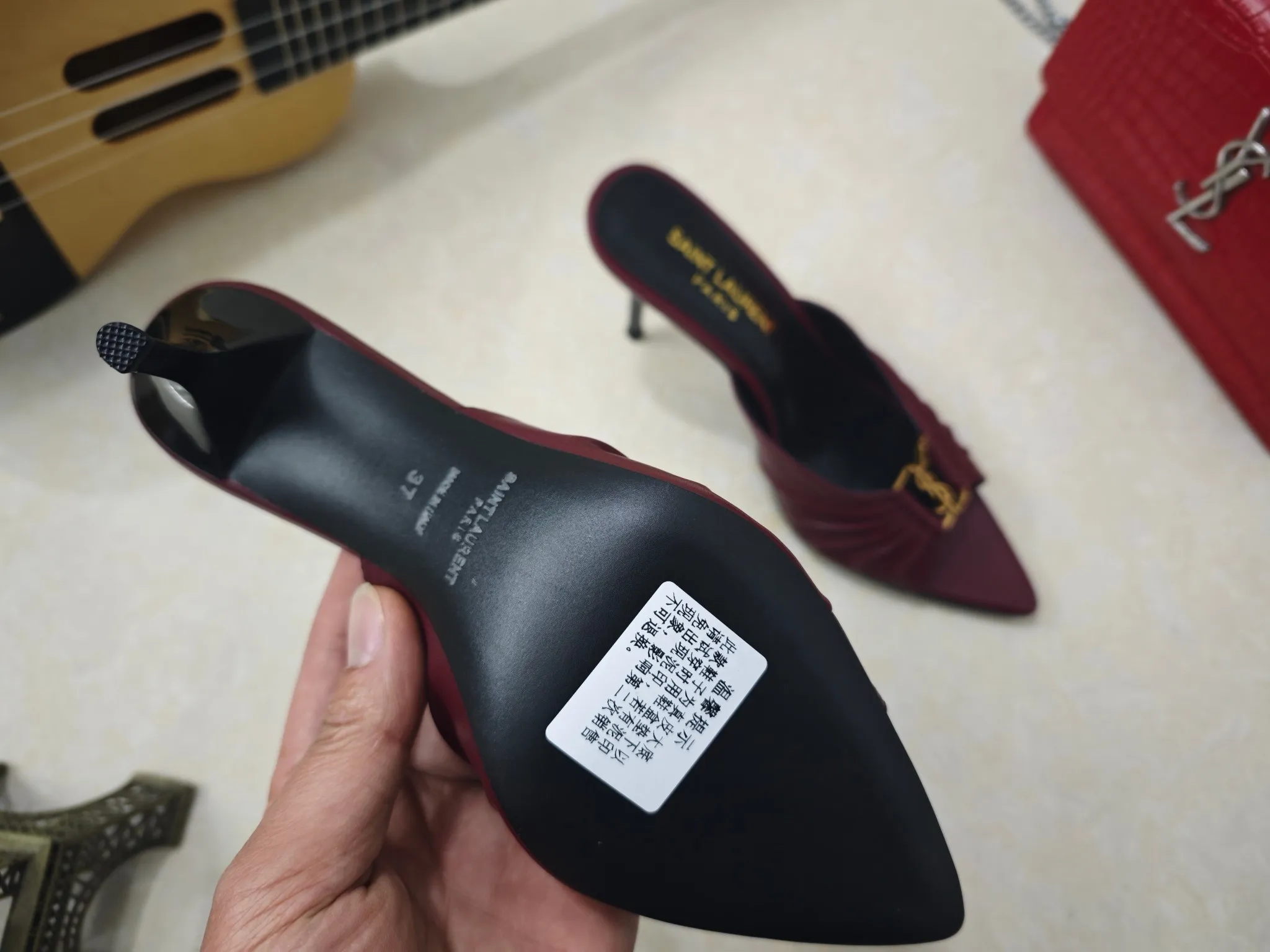 👟👟Ex-factory price 520👟👟 【Saint Laurent】Yves Saint Laurent, stiletto heel YSL sandals💃2025 early autumn counter synchronized with the latest styles, YSL, decoration👠 Classic and high-quality glamorous masterpieces, the hottest spring and summer series in the counter, with temperament, fashion, classic and attractive design style 😌The on-foot effect is particularly beautiful〰️, the material is imported from Italy, small black cow, imported black patent leather, lining, and foot pads; sheepskin, heel height, stiletto 9cm, size 35-41 (34.41.42 must be customized, non-returnable) outsole; imported genuine leather outsole, complete with counter packaging
